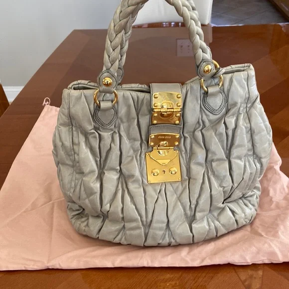 バッグ miumiu Mattelasse Lux Handbag Leather Miu Miu | Bags | Miumiu Matelasse Lux Handbag | Poshmark